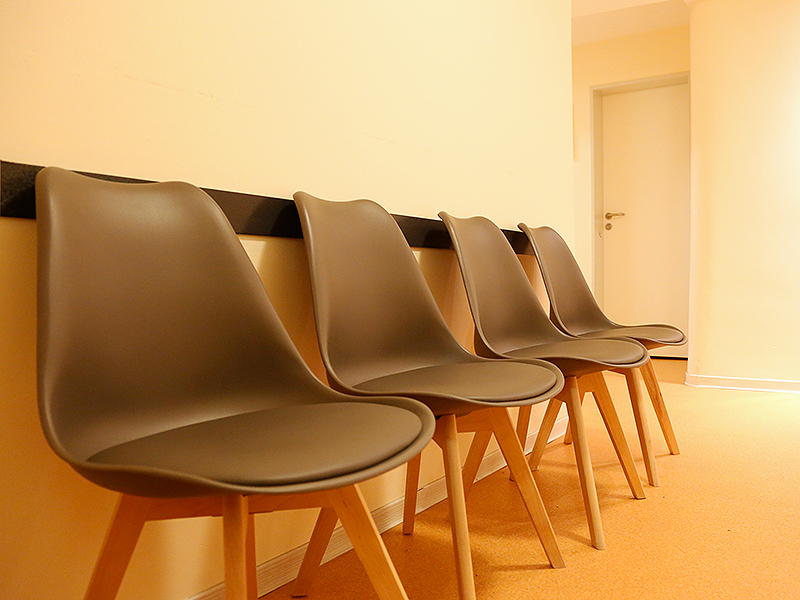 Der Wartebereich der Ergotherapie Fallahi in Gifhorn